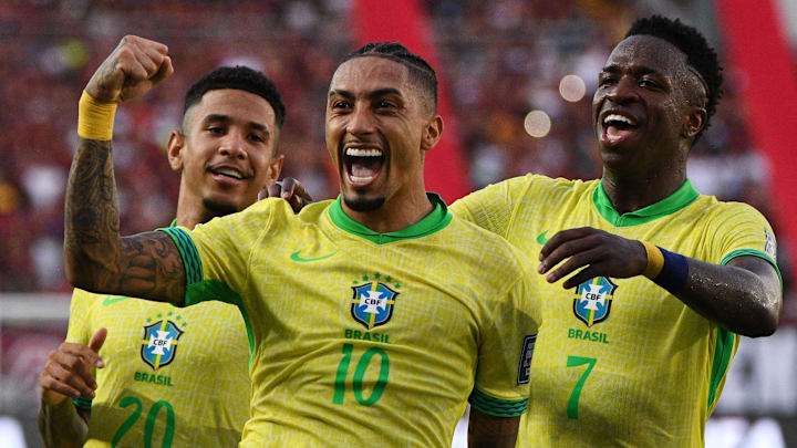 Raphinha e Vini Jr estão "voando" neste início de temporada