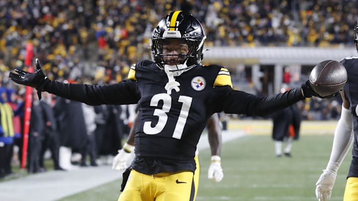 Jan 4, 2025; Pittsburgh, Pennsylvania, USA; Pittsburgh Steelers cornerback Beanie Bishop Jr. (31) celebrates after intercepting a Cincinnati Bengals pass during the second quarter at Acrisure Stadium. Mandatory Credit: Charles LeClaire-Imagn Images Jan 4, 2025; Pittsburgh, Pennsylvania, USA; Pittsburgh Steelers cornerback Beanie Bishop Jr. (31) celebrates after intercepting a Cincinnati Bengals pass during the second quarter at Acrisure Stadium. Mandatory Credit: Charles LeClaire-Imagn Images