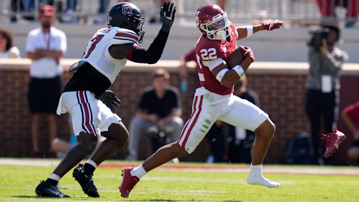 Oklahoma defensive back Peyton Bowen returns a punt against South Carolina.