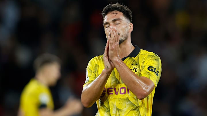 Matts Hummels pense qu'il ne devrait pas y avoir penalty. Matts Hummels pense qu'il ne devrait pas y avoir penalty.