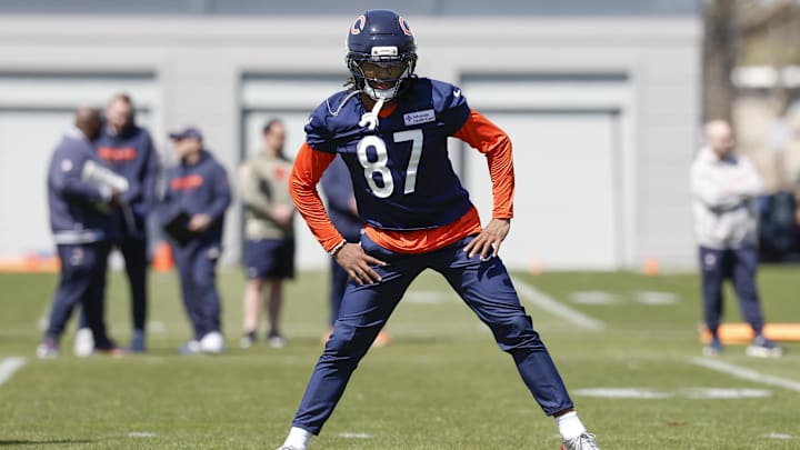 May 9, 2025; Lake Forest, IL, USA; Chicago Bears wide receiver Luther Burden III warms up during the Rookie Minicamp at Halas Hall. May 9, 2025; Lake Forest, IL, USA; Chicago Bears wide receiver Luther Burden III warms up during the Rookie Minicamp at Halas Hall.