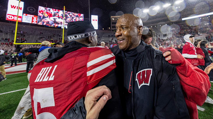 COLLEGE FOOTBALL: NOV 08 Washington at Wisconsin