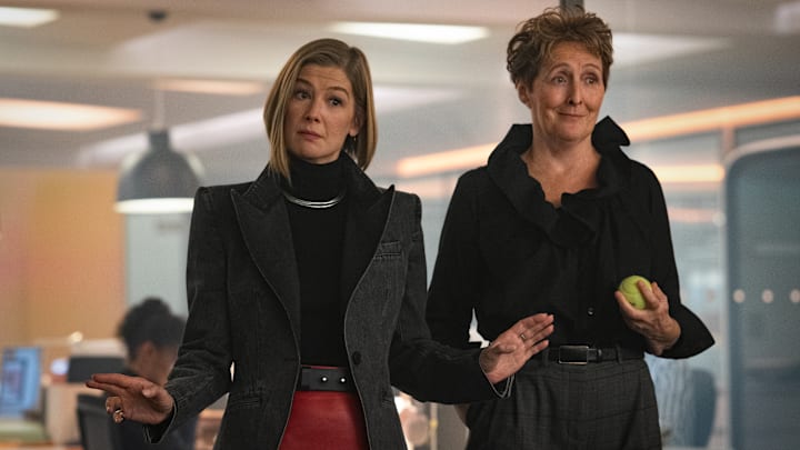 (L-R) Rosamund Pike as Alex Fox and Fiona Shaw as Felicity Chase in Ladies First