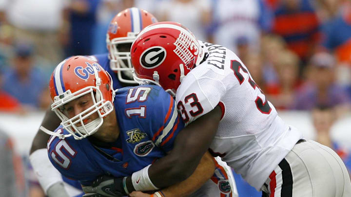 Oct 27, 2007; Jacksonville, FL, USA; Florida Gators quarterback Tim Tebow (15) is sacked by Georgia Bulldogs linebacker Dannell Ellerbe (33) and linebacker Marcus Washington (44) during the first quarter at Jacksonville Municipal Stadium in Jacksonville, Florida. Mandatory Credit: Jason Parkhurst-Imagn Images Copyright © 2007 Jason Parkhurst Oct 27, 2007; Jacksonville, FL, USA; Florida Gators quarterback Tim Tebow (15) is sacked by Georgia Bulldogs linebacker Dannell Ellerbe (33) and linebacker Marcus Washington (44) during the first quarter at Jacksonville Municipal Stadium in Jacksonville, Florida. Mandatory Credit: Jason Parkhurst-Imagn Images Copyright © 2007 Jason Parkhurst