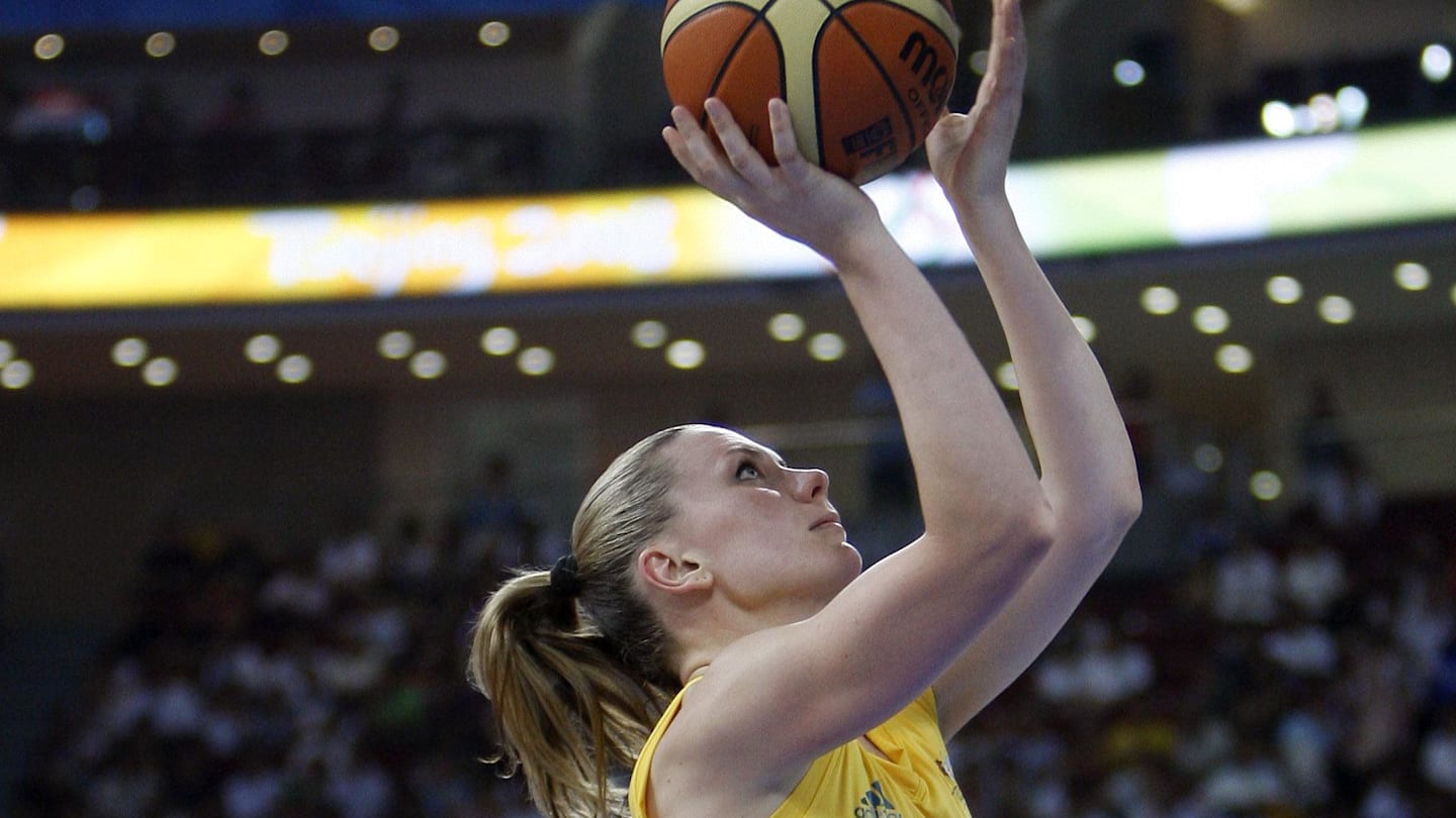 Taylor And More International Stars Help Phoenix In 2005