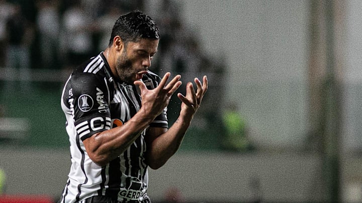 Hulk perdeu pênalti no primeiro tempo contra o Alianza Lima
