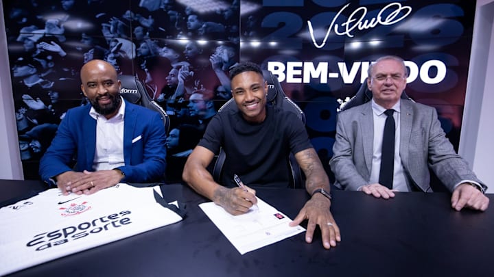 Vitinho foi anunciado nesta segunda-feira, 11 de agosto