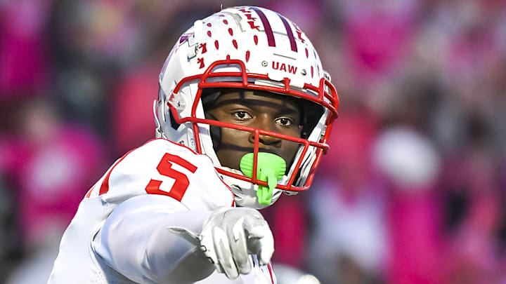 Ray Coney of Fairfield checks in against Mason at Dwire Field in Mason Friday, Oct. 14, 2022.