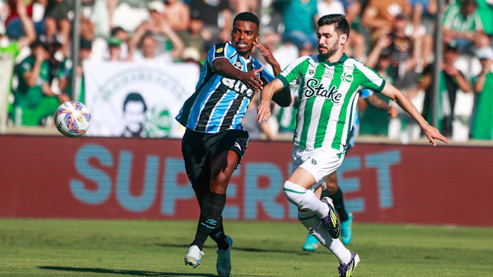 Jemerson protagonizou confusão após expulsão contra o Juventude