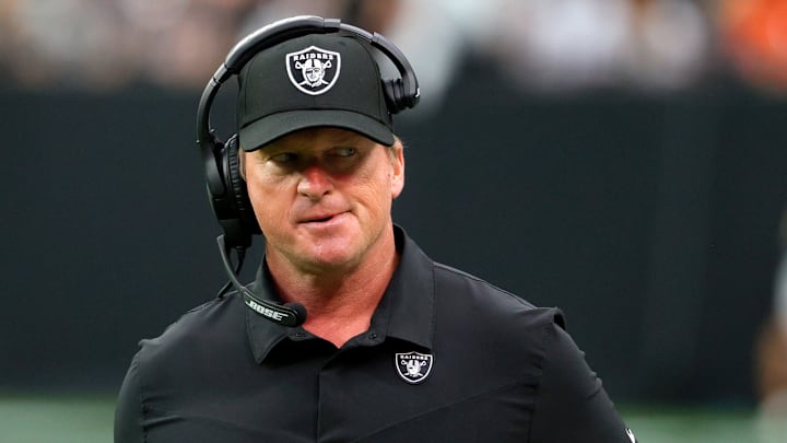 Jon Gruden renuncia como entrenador de Las Vegas Raiders