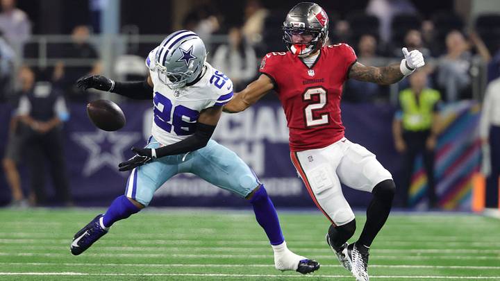 Dallas Cowboys cornerback DaRon Bland (26) attempts to make an interception against Tampa Bay Buccaneers wide receiver Emeka Egbuka (2) at AT&T Stadium. Mandatory Credit: Kevin Jairaj-Imagn Images Dallas Cowboys cornerback DaRon Bland (26) attempts to make an interception against Tampa Bay Buccaneers wide receiver Emeka Egbuka (2) at AT&T Stadium. Mandatory Credit: Kevin Jairaj-Imagn Images