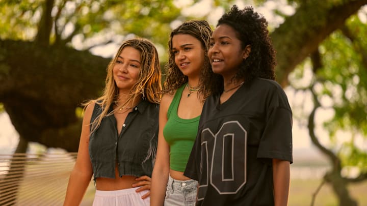 Outer Banks. (L to R) Madelyn Cline as Sarah Cameron, Madison Bailey as Kiara, Carlacia Grant as Cleo in episode 403 of Outer Banks. Cr. Jackson Lee Davis/Netflix © 2024