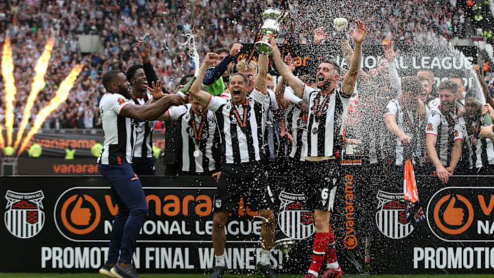Grimsby Town beat Solihull Moors in the 2022 National League play-off final