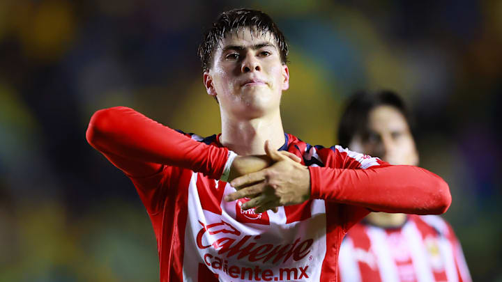 Armando González selló la victoria de Chivas sobre América en el Clásico Nacional