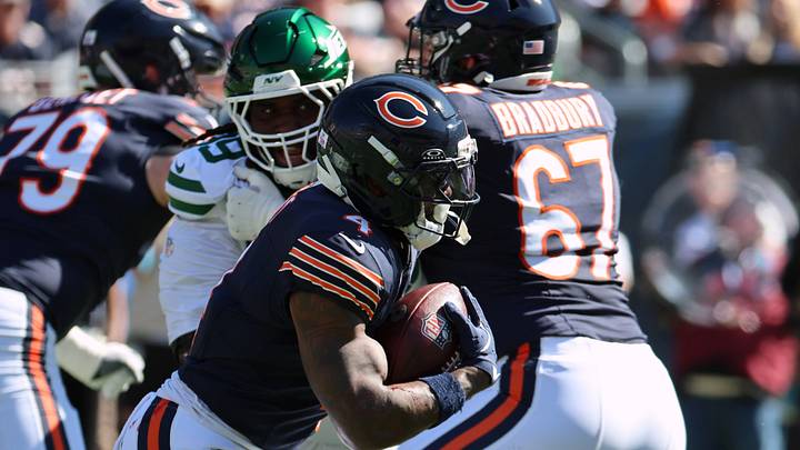Chicago Bears running back D'Andre Swift (4) runs with the ball against the New York Jets during the first quarter at Soldier Field. Mandatory Credit: Mike Dinovo-Imagn Images Chicago Bears running back D'Andre Swift (4) runs with the ball against the New York Jets during the first quarter at Soldier Field. Mandatory Credit: Mike Dinovo-Imagn Images