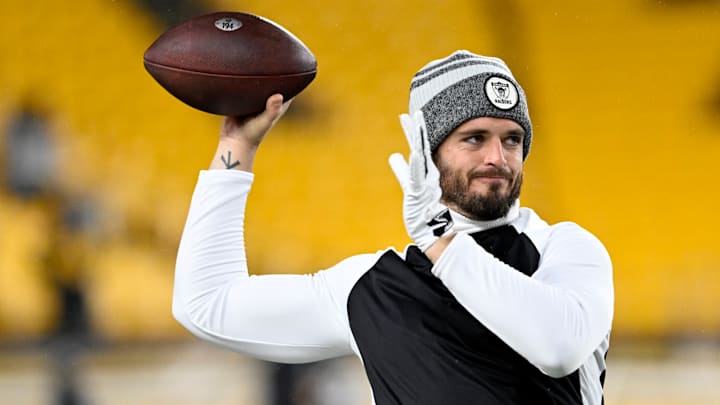 Derek Carr está en el mercado de a NFL