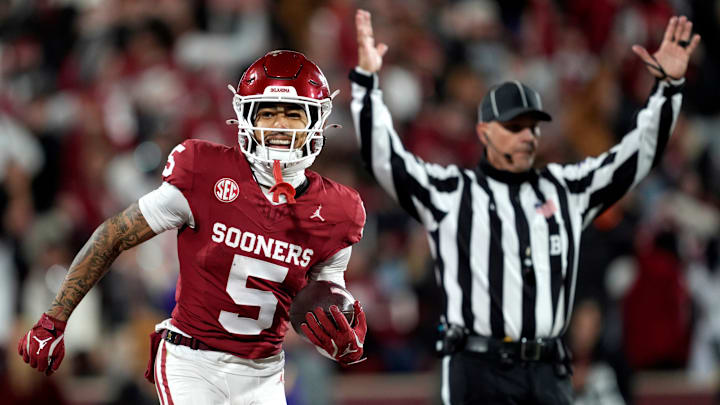 Oklahoma receiver Isaiah Sategna hauls in a key touchdown against LSU. Oklahoma receiver Isaiah Sategna hauls in a key touchdown against LSU.
