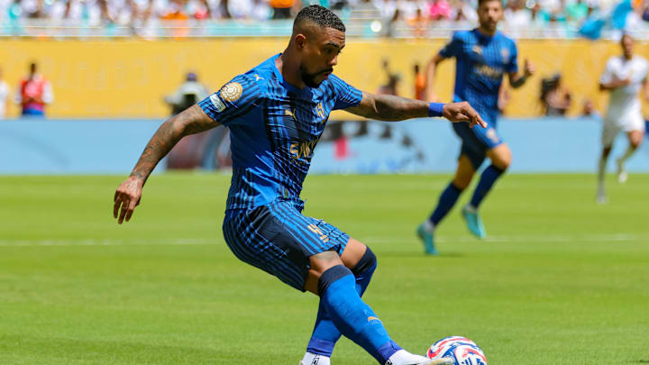 Malcom estará em campo pelo Al Hilal contra o RB Salzburg neste domingo (22)