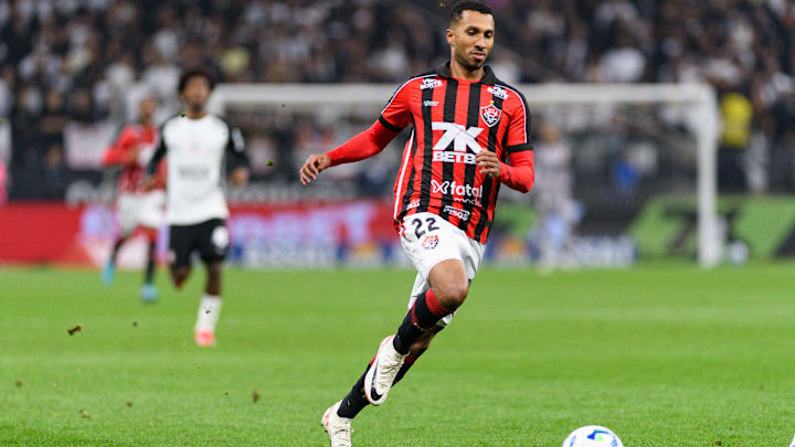 Santos cobra Vitória por venda de Lucas Braga Santos cobra Vitória por venda de Lucas Braga