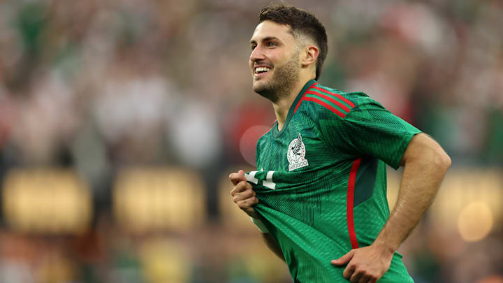 Santiago Gimenez est un international mexicain de 23 ans.