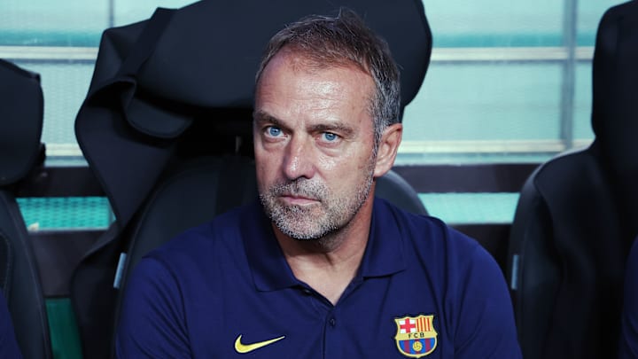 Hansi Flick n'est pas content face aux problèmes d'inscription.