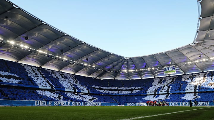 Die Fans huldigten die 1887 Bundesliga-Spiele des HSV mit einer Choreo, nun zieht der Verein mit einem Sondertrikot nach Die Fans huldigten die 1887 Bundesliga-Spiele des HSV mit einer Choreo, nun zieht der Verein mit einem Sondertrikot nach