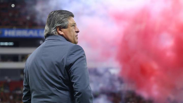 Miguel Herrera y sus Potros de Hierro del Atlante tienen una dura misión. Miguel Herrera y sus Potros de Hierro del Atlante tienen una dura misión.