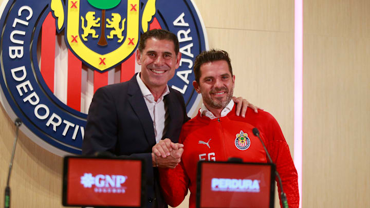 El director deportivo, el español Fernando Hierro, y el nuevo técnico, el argentino Fernando Gago, buscarán darle el título a Chivas en el C2024. El director deportivo, el español Fernando Hierro, y el nuevo técnico, el argentino Fernando Gago, buscarán darle el título a Chivas en el C2024.