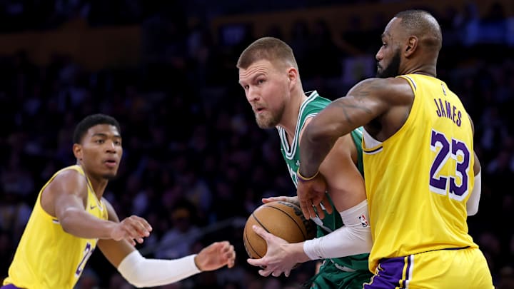 Lakers y Celtics pueden negociar por Kristaps Porzingis