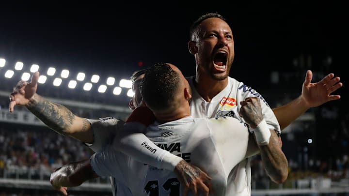 Neymar vem aproveitando sequência no XI inicial do Santos Neymar vem aproveitando sequência no XI inicial do Santos