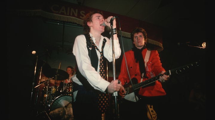 Johnny Rotten and Steve Jones in concert