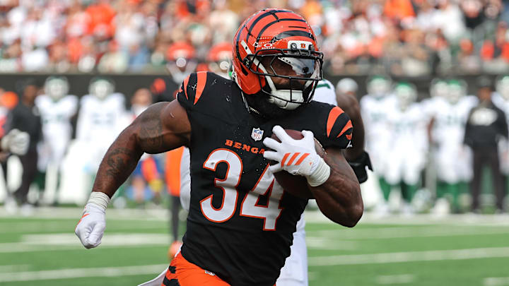 Oct 26, 2025; Cincinnati, Ohio, USA; Cincinnati Bengals running back Samaje Perine (34) runs with the ball during the third quarter against the New York Jets at Paycor Stadium. Mandatory Credit: Joseph Maiorana-Imagn Images