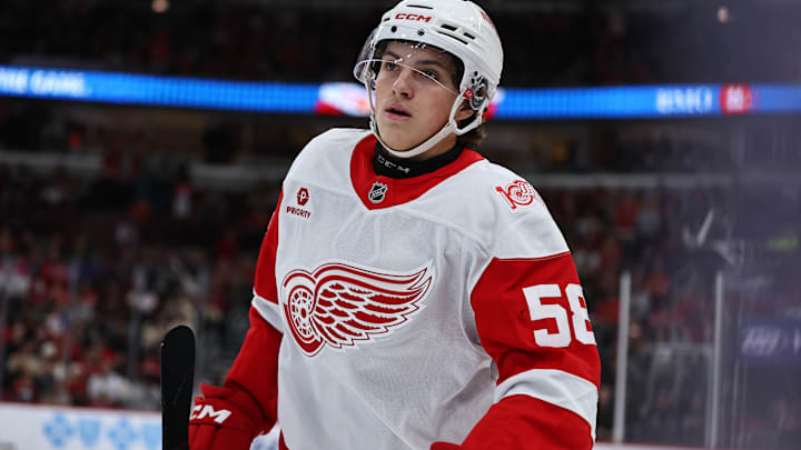 NHL: DEC 13 Red Wings at Blackhawks: Red Wings Forward Emmitt Finnie in pregame warmups