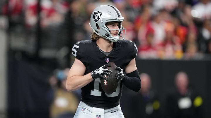 Las Vegas Raiders quarterback Kenny Pickett (15) throws the ball against the Kansas City Chiefs Las Vegas Raiders quarterback Kenny Pickett (15) throws the ball against the Kansas City Chiefs