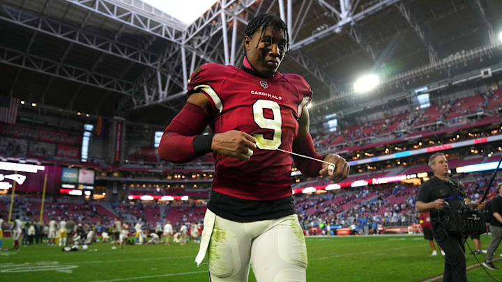 Arizona Cardinals linebacker Isaiah Simmons walks off the field after their 25-24 loss against the Los Angeles Chargers at State Farm Stadium in Los Angeles on Nov. 27, 2022. Arizona Cardinals linebacker Isaiah Simmons walks off the field after their 25-24 loss against the Los Angeles Chargers at State Farm Stadium in Los Angeles on Nov. 27, 2022.