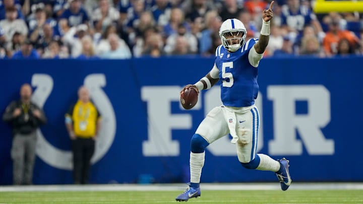 Indianapolis Colts quarterback Anthony Richardson (5) looks for a receiver Sunday, Sept. 22, 2024, during a game against the Chicago Bears at Lucas Oil Stadium in Indianapolis.