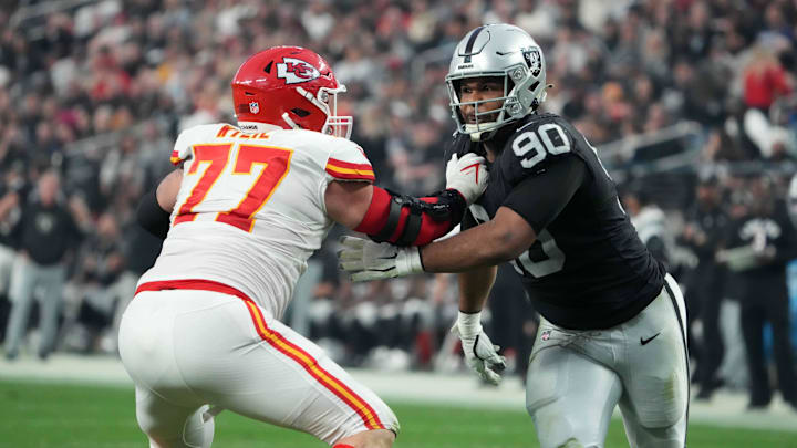 Jan 7, 2023; Paradise, Nevada, USA; Las Vegas Raiders defensive tackle Jerry Tillery (90) attempts to get past Kansas City Chiefs guard Andrew Wylie (77) at Allegiant Stadium. Mandatory Credit: Kirby Lee-Imagn Images Jan 7, 2023; Paradise, Nevada, USA; Las Vegas Raiders defensive tackle Jerry Tillery (90) attempts to get past Kansas City Chiefs guard Andrew Wylie (77) at Allegiant Stadium. Mandatory Credit: Kirby Lee-Imagn Images