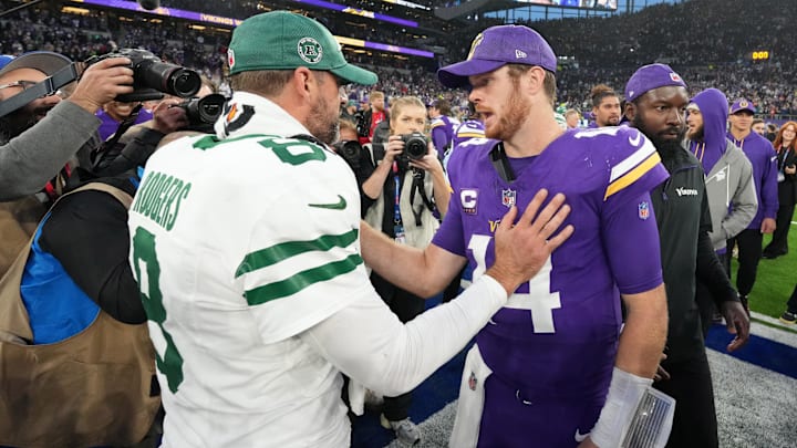 Jets quarterback Aaron Rodgers shakes hands with Vikings quarterback Sam Darnold after the game at Tottenham Hotspur Stadium.