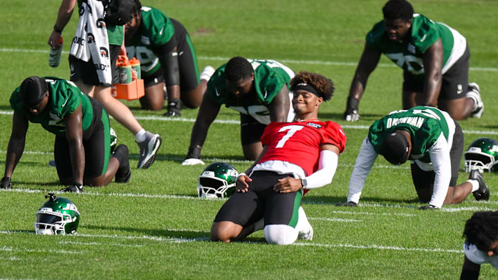 Jul 24, 2025; Florham Park, NY, USA; New York Jets quarterback Justin Fields (7) warms up during training camp at Atlantic Health Jets Training Center. Mandatory Credit: John Jones-Imagn Images