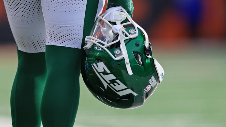 Oct 26, 2025; Cincinnati, Ohio, USA; A detailed photo of New York Jets running back Breece Hal’sl (20) helmet during the fourth quarter against the Cincinnati Bengals at Paycor Stadium. Mandatory Credit: Katie Stratman-Imagn Images