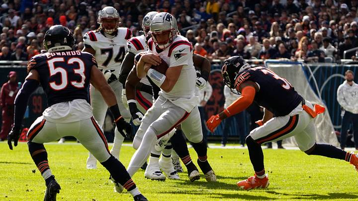 Nov 10, 2024; Chicago, Illinois, USA; New England Patriots quarterback Drake Maye (10) runs the ball against the Chicago Bears during the first half at Soldier Field. Mandatory Credit: David Banks-Imagn Images Nov 10, 2024; Chicago, Illinois, USA; New England Patriots quarterback Drake Maye (10) runs the ball against the Chicago Bears during the first half at Soldier Field. Mandatory Credit: David Banks-Imagn Images