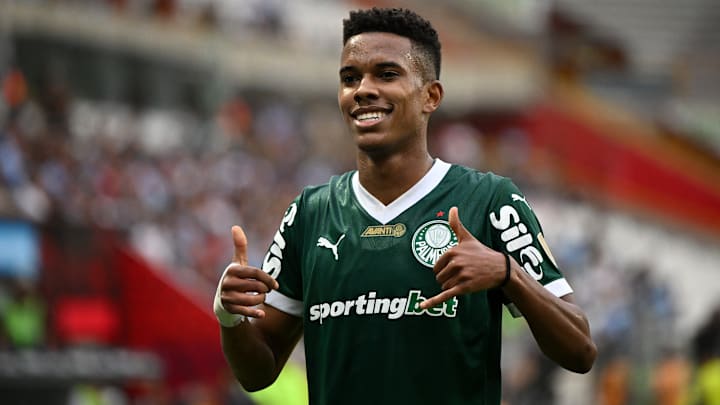 Estêvão vive os últimos dias como jogador do Palmeiras