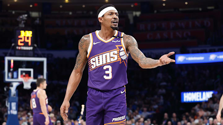 Feb 5, 2025; Oklahoma City, Oklahoma, USA; Phoenix Suns guard Bradley Beal (3) reacts to an officials play during the second half of a game against the Oklahoma City Thunder at Paycom Center. Mandatory Credit: Alonzo Adams-Imagn Images Feb 5, 2025; Oklahoma City, Oklahoma, USA; Phoenix Suns guard Bradley Beal (3) reacts to an officials play during the second half of a game against the Oklahoma City Thunder at Paycom Center. Mandatory Credit: Alonzo Adams-Imagn Images