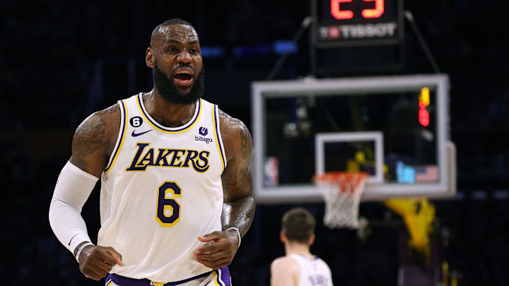 LeBron James está jugando ante Grizzlies su serie número 51 de playoffs de la NBA