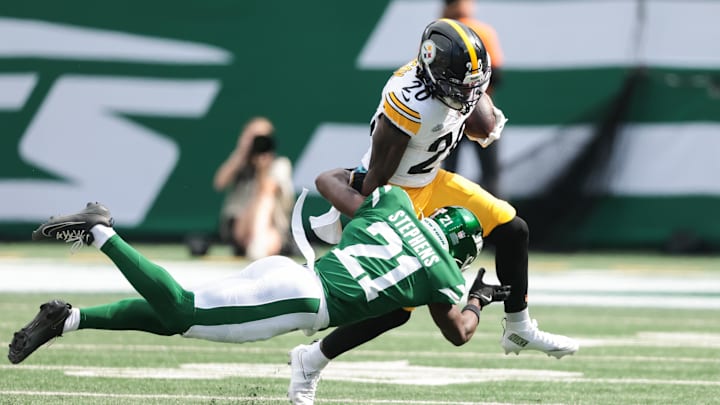 Sep 7, 2025; East Rutherford, New Jersey, USA; Pittsburgh Steelers running back Kaleb Johnson (20) breaks a tackle by New York Jets cornerback Brandon Stephens (21) during the third quarter at MetLife Stadium. Mandatory Credit: Vincent Carchietta-Imagn Images