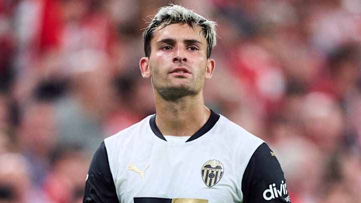 Desde España aseguran que el delantero español del Valencia, Hugo Duro, no querría venir a Rayados de Monterrey ni el club venderle, a menos que manden una oferta tentadora.