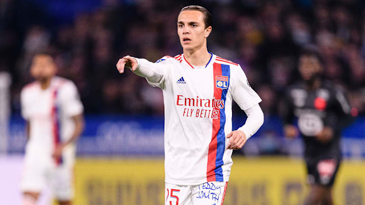 Caqueret prolonge à l'OL