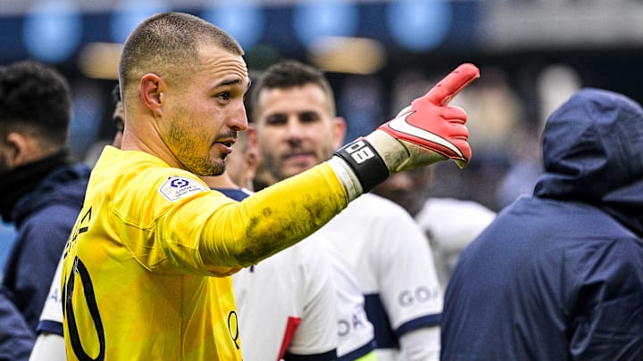 Arnau Tenas a brillé pour ses débuts avec le PSG. Arnau Tenas a brillé pour ses débuts avec le PSG.