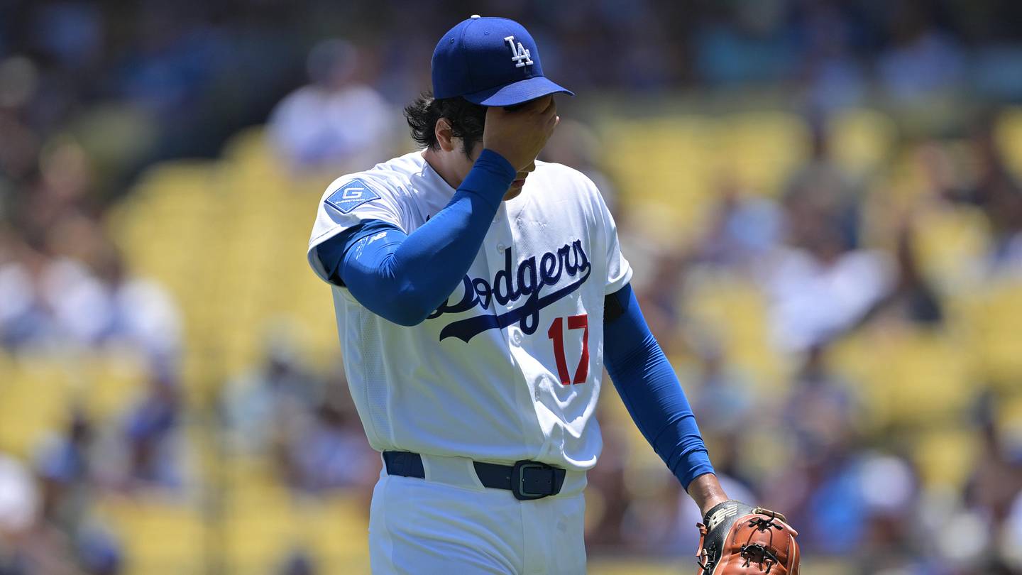 Dodgers' Shohei Ohtani Walks Off Mound With Bloody Finger as Struggles Continue