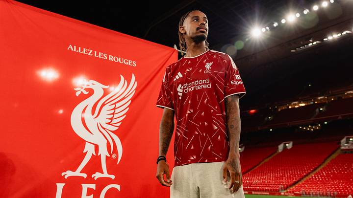 Bradley Barcola wurde am Montag in Liverpool vorgestellt Bradley Barcola wurde am Montag in Liverpool vorgestellt